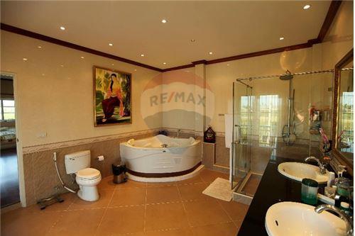 for sale in Phetchaburi for rent condo house land